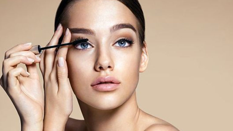 Πώς να βάζετε σωστά τις ψεύτικες βλεφαρίδες;