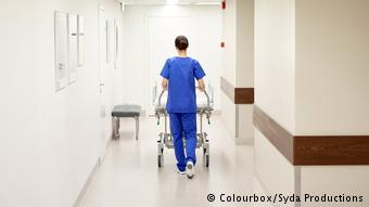 Καθοριστική η συμβολή εργαζομένων γυναικών από την ανατολική Ευρώπη στα γερμανικά νοσοκομεία