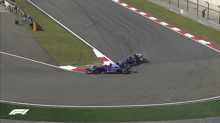 Η επαφή των οδηγών της Toro Rosso άλλαξε όλο τονν αγώνα...