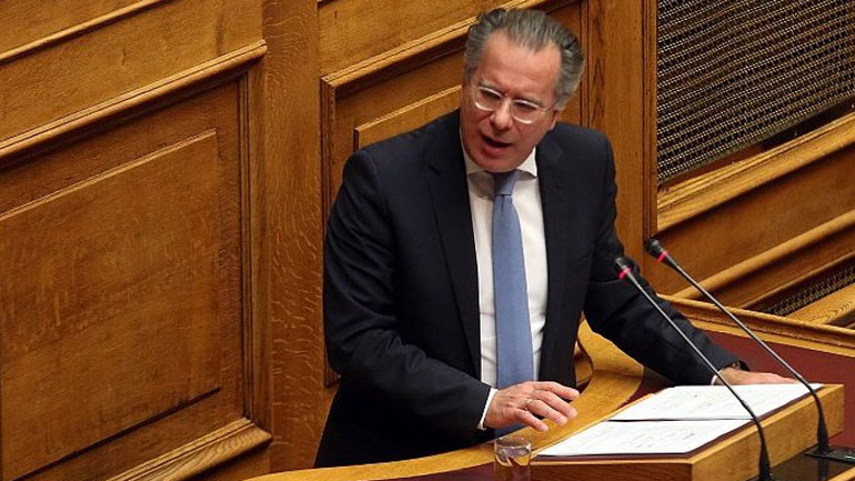 Κουμουτσάκος: Διπλωματική διγλωσσία της κυβέρνησης στο θέμα της Συρίας