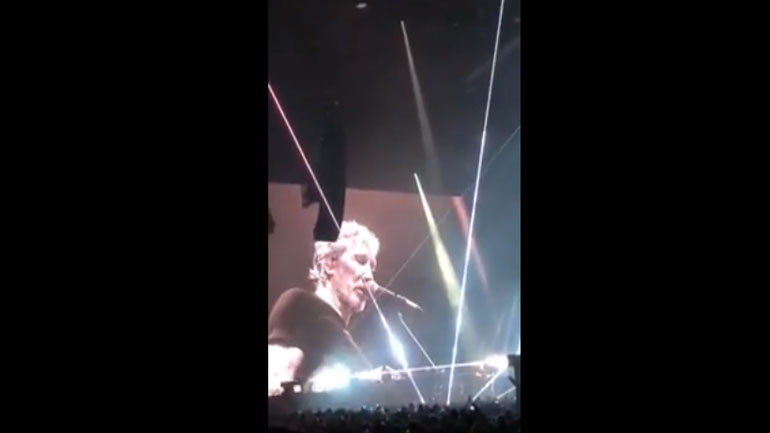 Ο Roger Waters σε συναυλία καλεί τον κόσμο να αναζητά την αλήθεια και να μην δέχεται την προπαγάνδα για τη Συρία Ο Roger Waters σε συναυλία καλεί τον κόσμο να αναζητά την αλήθεια και να μην δέχεται την προπαγάνδα για τη Συρία