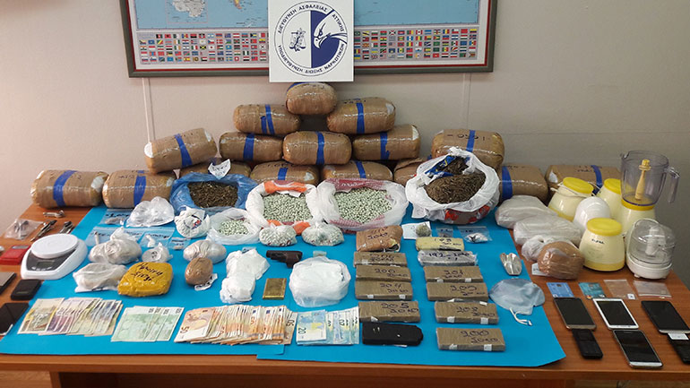Τους συνέλαβαν λίγο πριν γεμίσουν την Αθήνα με ναρκωτικά