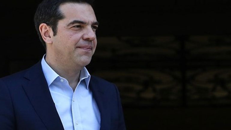 Bloomberg: Ο Τσίπρας μάχεται σε όλα τα μέτωπα, καθώς η Ελλάδα επανέρχεται στο προσκήνιο