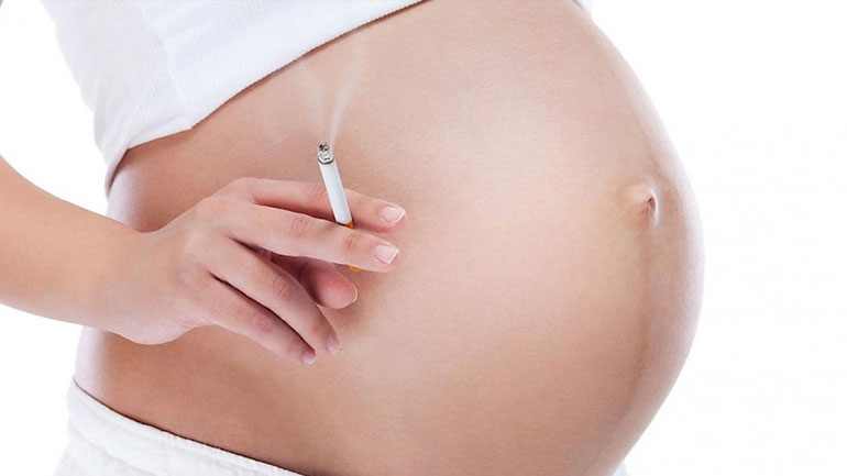 Κάπνισμα στην εγκυμοσύνη: Τι προκαλεί η μητέρα στο έμβρυο;