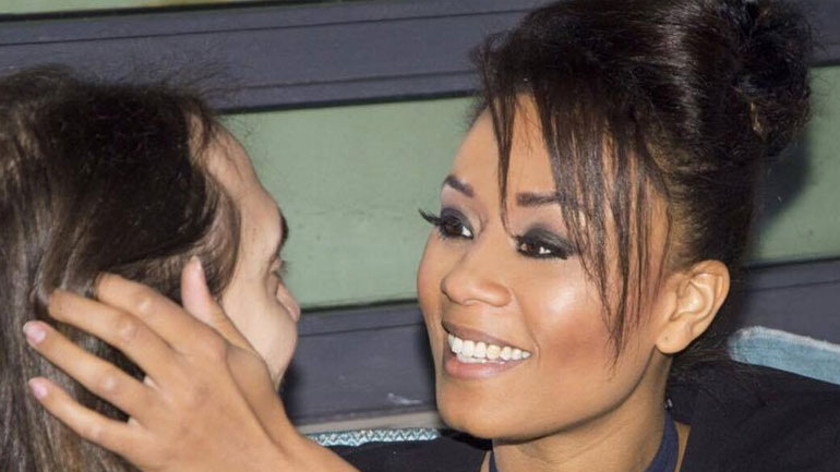 Νυφικό με κρύσταλλα Swarovski για τον γάμο της Shaya στη Λευκάδα