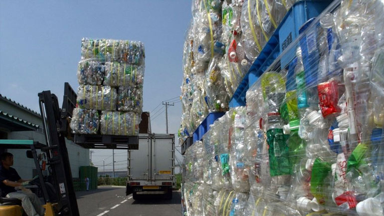 Ένζυμο τρώει πλαστικά μπουκάλια και βοηθάει στη μάχη κατά της ρύπανσης