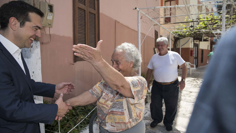 Συνομιλίες Τσίπρα με κατοίκους του Καστελόριζου