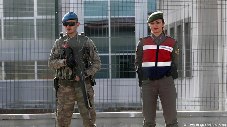 Τουρκία: Η Άγκυρα θα απολύσει 3.000 μέλη των ενόπλων δυνάμεων που κατηγορεί για διασυνδέσεις με τον Γκιουλέν