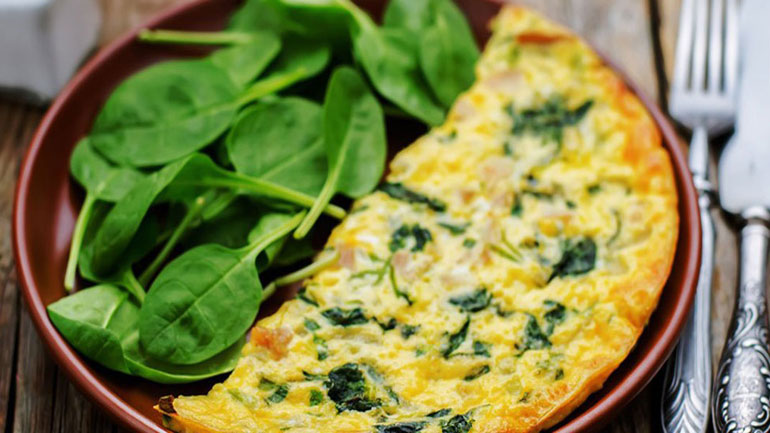 Λαχταριστή ομελέτα με μπρόκολο και σπανάκι