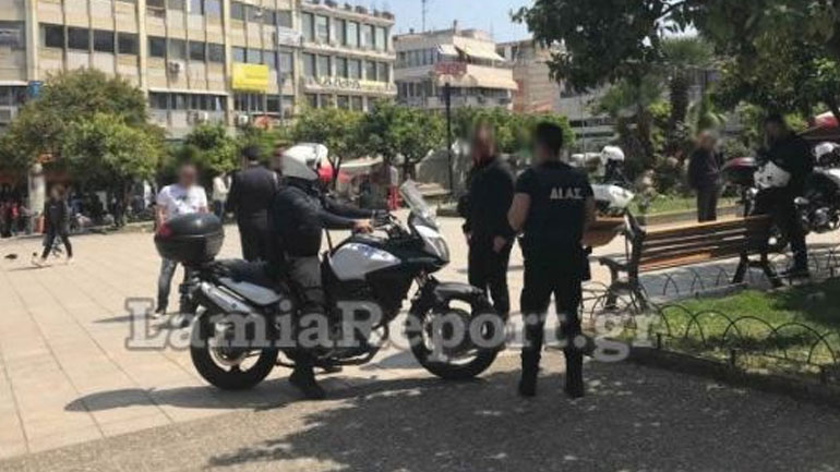 Λαμία: Άγρια συμπλοκή με πολύ ξύλο στο κέντρο της πόλης