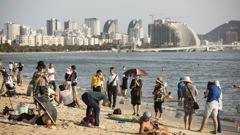 Bloomberg: Χωρίς βίζα στην «κινεζική» Χαβάη οι Έλληνες ταξιδιώτες