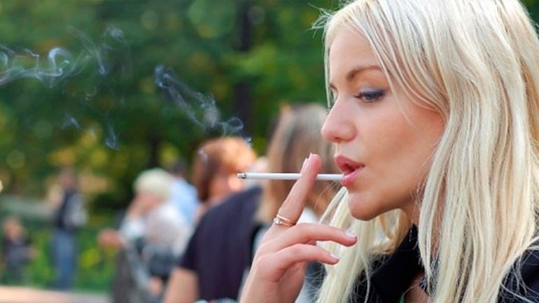 Οι άνεργοι καπνιστές βρίσκουν πιο δύσκολα δουλειά!