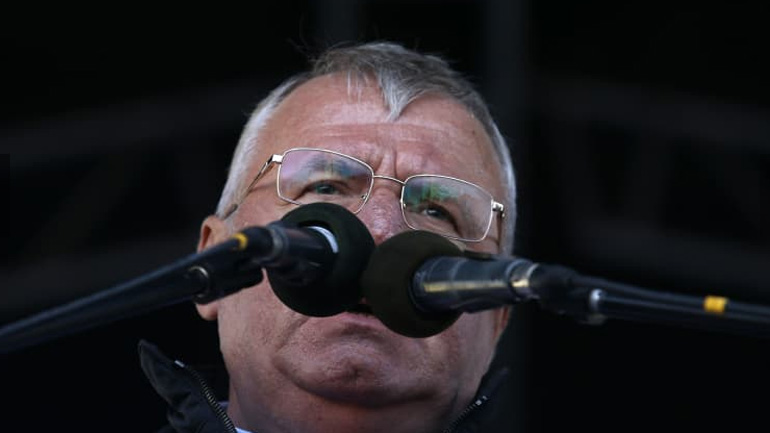 Σερβία: Ο Β. Σέσελι ποδοπάτησε την κροατική σημαία ενώπιον βουλευτών από την Κροατία