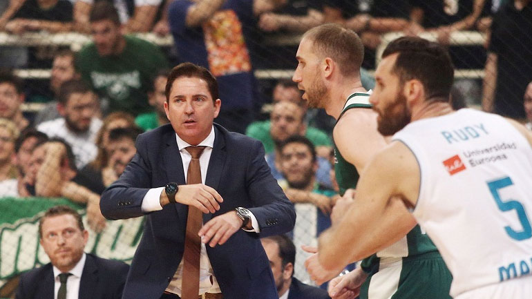 Πασκουάλ: «Παραμένει φαβορί η Ρεάλ»