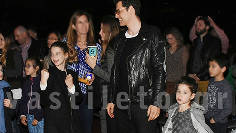 Ο Σάκης Ρουβάς παρακολούθησε με τα παιδιά του την παράσταση «Saolin The Legend»