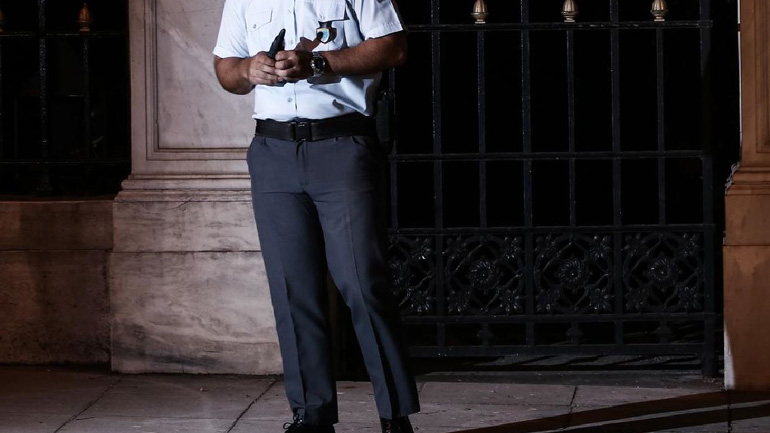 Μειώνονται περαιτέρω οι αστυνομικοί που φυλάσσουν πρόσωπα «υψηλού ενδιαφέροντος» Μειώνονται περαιτέρω οι αστυνομικοί που φυλάσσουν πρόσωπα «υψηλού ενδιαφέροντος»