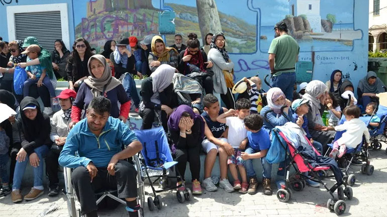 Μυτιλήνη: Συνεχίζουν την κατάληψη της πλατείας Σαπφούς πρόσφυγες και μετανάστες