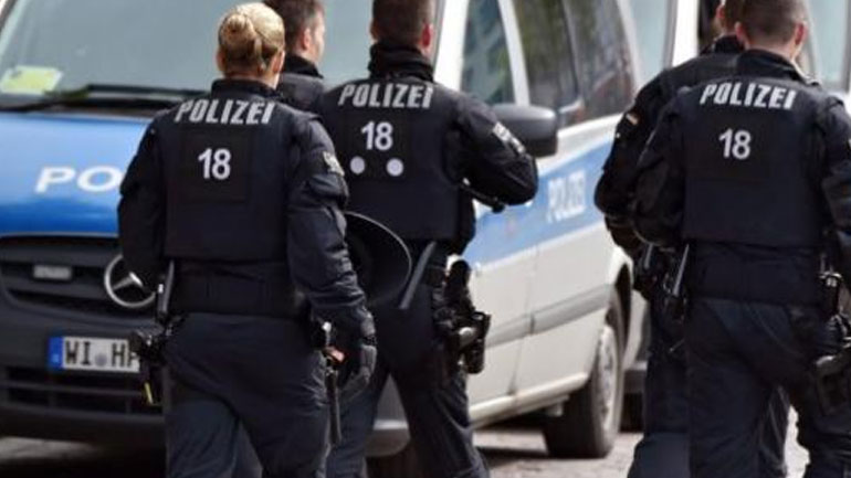 Παραδόθηκε ο ένας από τους δράστες της αντισημιτικής επίθεσης που σόκαρε το Βερολίνο