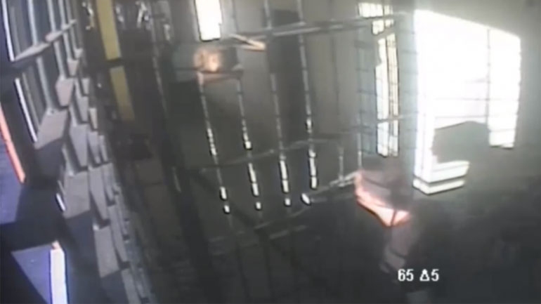 Παρέμβαση από αντιεξουσιαστές στην «Εφημερίδα των Συντακτών»