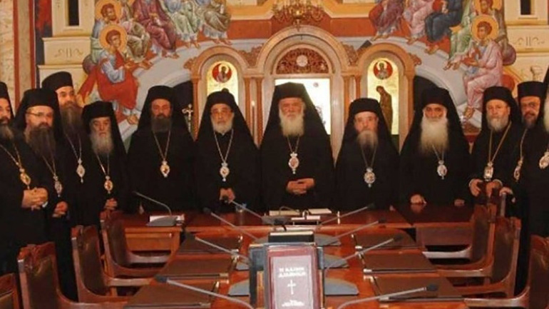 Η Ιερά Σύνοδος εκφράζει την αντίθεσή της στην αναδοχή από ομόφυλα ζευγάρια