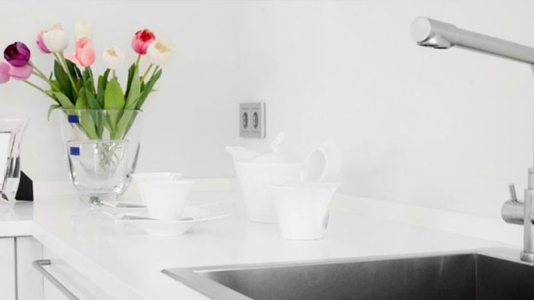 Πώς να διώξετε τα άλατα από την κουζίνα και το μπάνιο