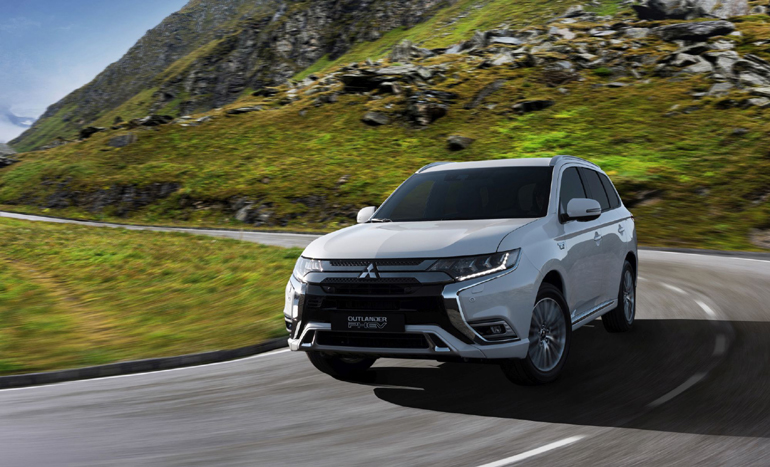 To νέο Mitsubishi Outlander PHEV είναι ένα όχημα που συνδυάζει βενζινοκινητήρα και ηλεκτροκινητήρα προσφέροντας καλύτερες επιδόσεις και οικονομία...