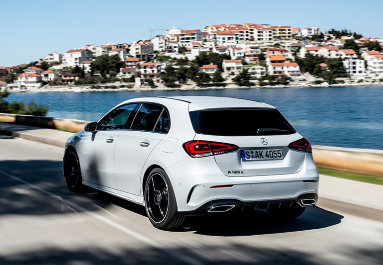 Σπορ σχεδιαστιές γραμμές γα την baby Mercedes...