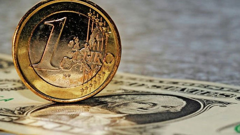 Υποχωρεί το ευρώ στην αγορά συναλλάγματος