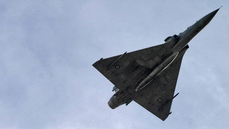 Ξεκίνησε η επιχείρηση ανέλκυσης του Mirage 2000-5