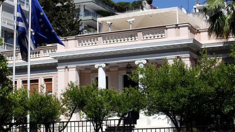 «Δεν υπάρχει καθαρό τοπίο για την έξοδο από το μνημόνιο» προειδοποιεί η Ομάδα των «53»