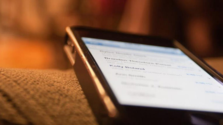 Ποια ζώδια ελέγχουν το κινητό του συντρόφου τους;