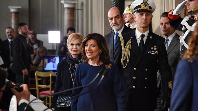 Ιταλία: Η πρόεδρος της Γερουσίας παρέδωσε τη διερευνητική εντολή στον Σέρτζιο Ματαρέλα