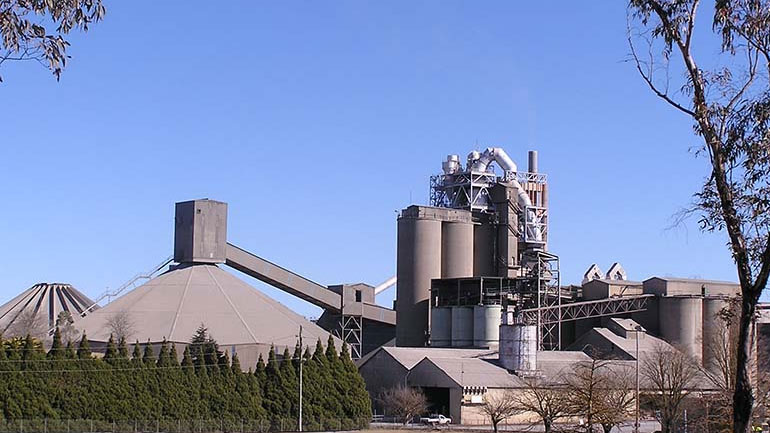 Συνάντηση Φάμελλου με εκπροσώπους της τσιμεντοβιομηχανίας