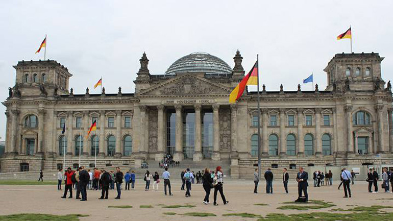 Γερμανία-Μπούντεσταγκ: «Τα πλήγματα της Δύσης στη Συρία δεν είναι νόμιμα»