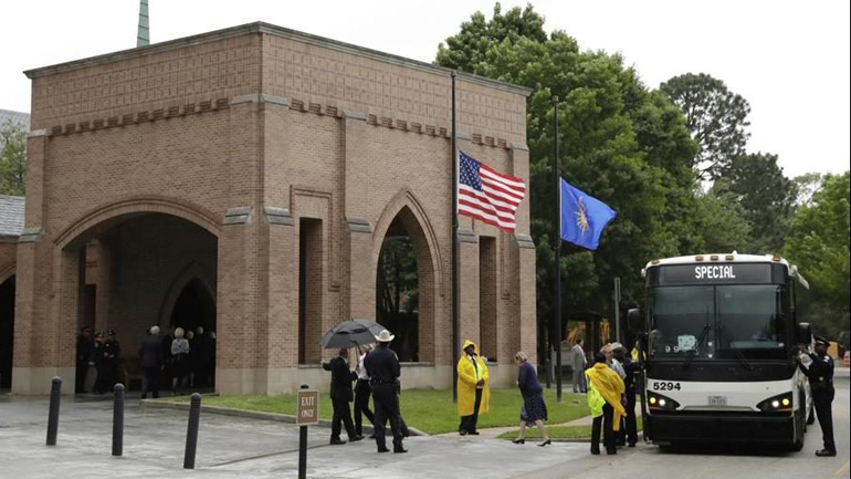 Τέσσερις πρώην πρόεδροι στην κηδεία της Μ. Μπους
