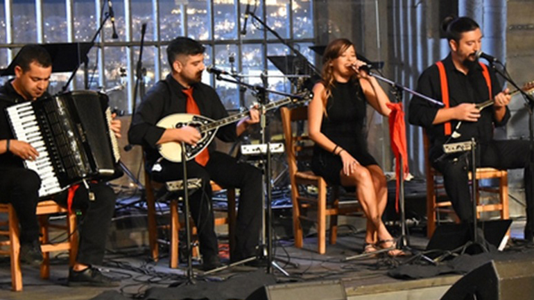 Στην υγειά μας ρε παιδιά: Απόψε συντροφιά με ρεμπέτικο τραγούδι