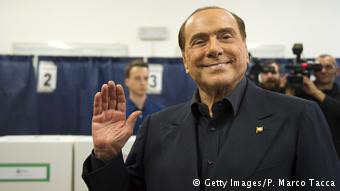 Σε κόκκινο πανί για τα Πέντε Αστέρια εξελίσσεται ο Μπερλουσκόνι