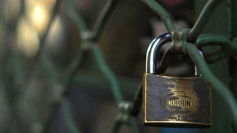 Μπαράζ λουκέτων από την ΑΑΔΕ για μη έκδοση αποδείξεων