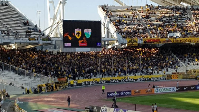 Αρκετοί φίλοι της ΑΕΚ έχουν πιάσει θέση στο ΟΑΚΑ πολύ πριν την έναρξη του αγώνα