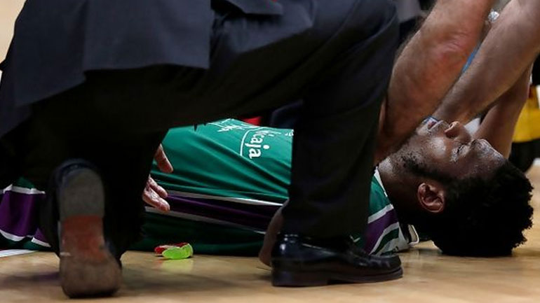 Σοκ σε ισπανικό αγώνα μπάσκετ- Παίκτης της Μάλαγα κατέρρευσε στο παρκέ