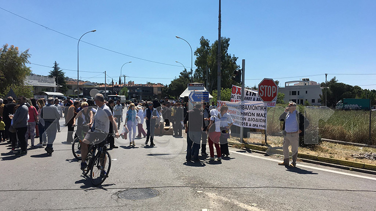 Γέφυρα Βαρυμπόμπης: Συγκέντρωση διαμαρτυρίας για τα διόδια πραγματοποιήσαν κάτοικοι της περιοχής