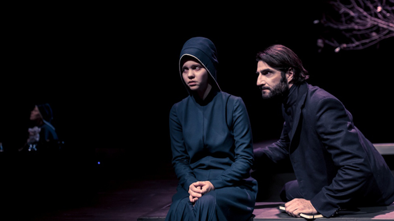 Τελευταίες παραστάσεις για το έργο «Αμφιβολία» στο θέατρο Ροές