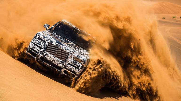 H Rolls-Royce Cullinan δοκιμάζεται στην καυτή έρημο