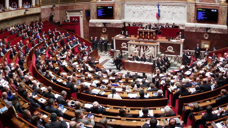 Γαλλία: Ψηφίστηκε ο νόμος περί ασύλου και μετανάστευσης