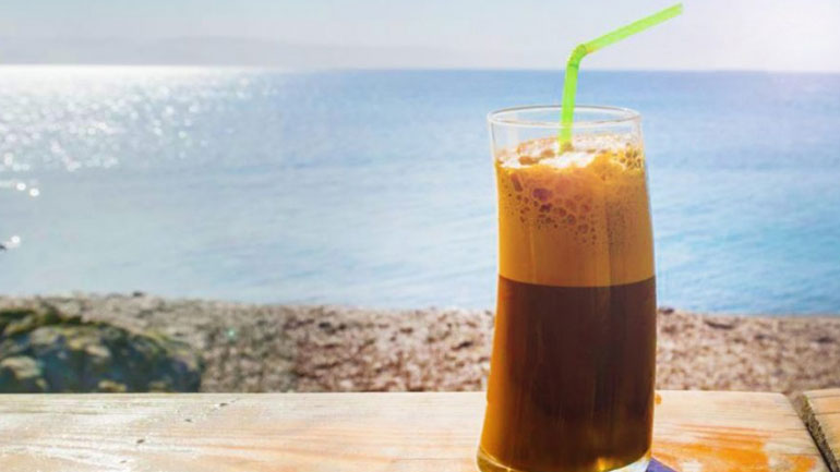 Μάχη με τα… πλαστικά καλαμάκια από την Ένωση Επιχειρήσεων Αλκοολούχων Ποτών