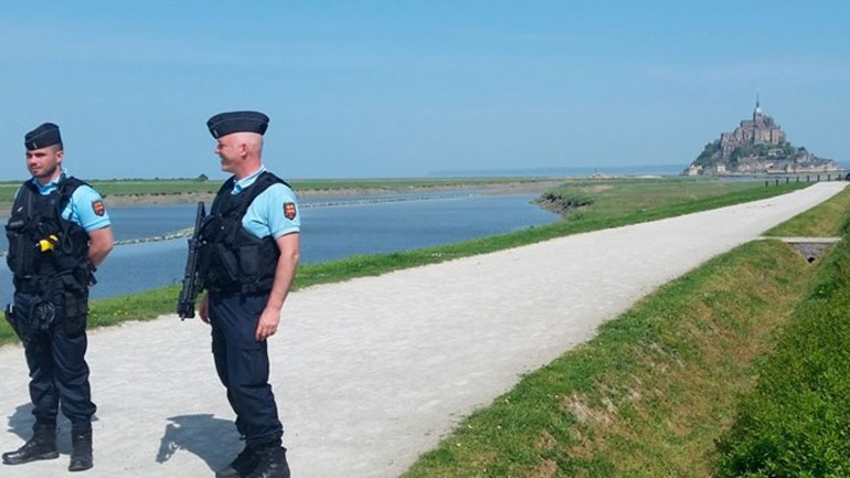 Γαλλία: Συνελήφθη ύποπτος για τις απειλές κατά της αστυνομίας στο Μον Σεν Μισέλ