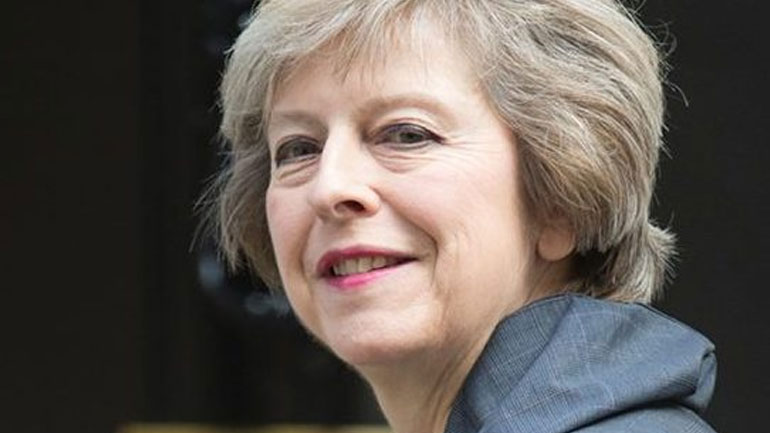 Η Τ. Μέι συνεχάρη τον πρίγκιπα Ουίλιαμ και την Κέιτ για τη γέννηση του τρίτου τους παιδιού