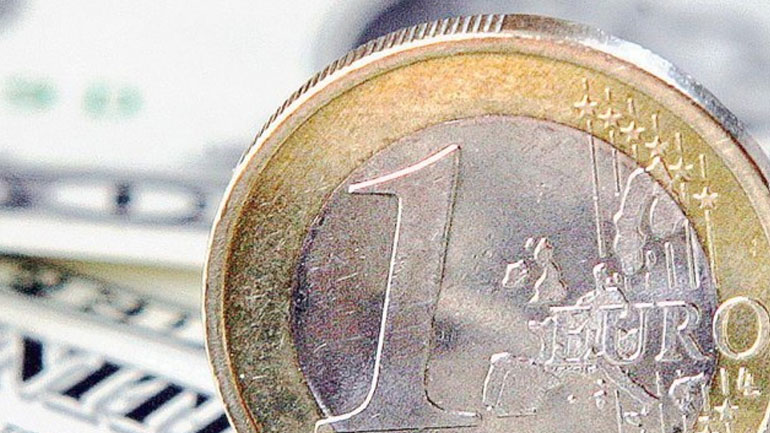 Στα 1,2238 δολάρια η ενδεικτική ισοτιμία ευρώ/δολαρίου