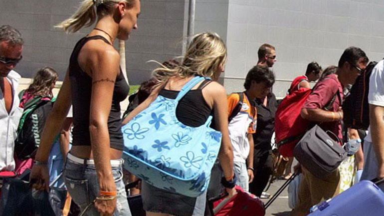 Αυξάνονται οι ροές Ρώσων τουριστών προς το εξωτερικό και την Μεσόγειο