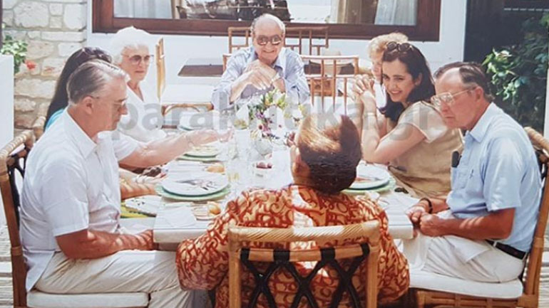 Όταν το ζεύγος Μπους γευόταν στα Χανιά τα ντολμαδάκια της Μαρίκας Μητσοτάκη